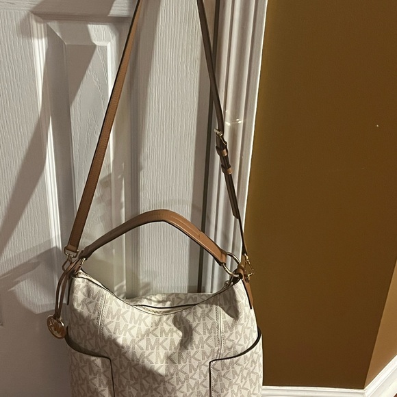 Michael Kors Cream Shoulder Bag - Picture 2 of 11